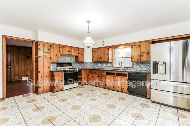 Building Photo - 310 Union Ave