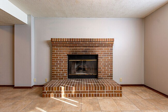 Building Photo - 3 Bedroom / 2 Bath Home in Millard!