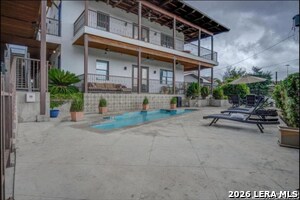 Building Photo - 1542 N Alamo St