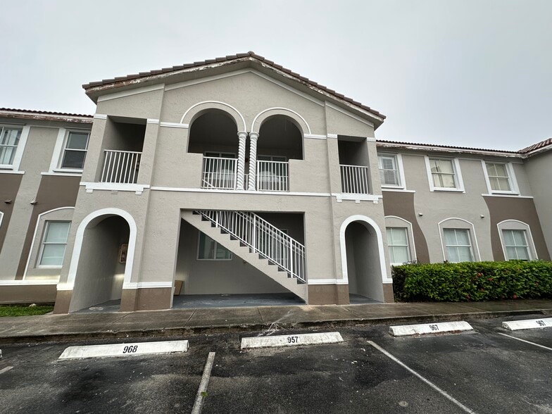 Primary Photo - 1661 SE 29th Ct