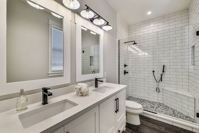 Building Photo - 14300 Front Beach Rd