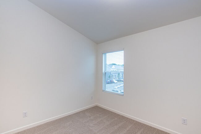 Building Photo - BEAUTIFUL 2 Bedroom Townhome in Midland - January Move In Special 1 Month Free