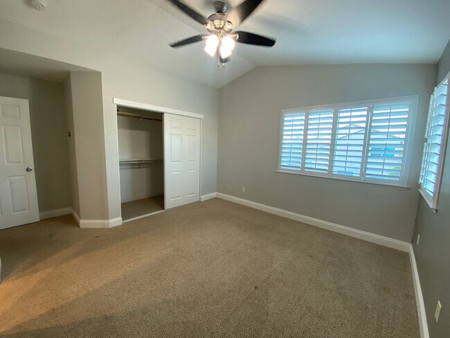 Building Photo - Beautiful & Spacious Home with Modern Touches