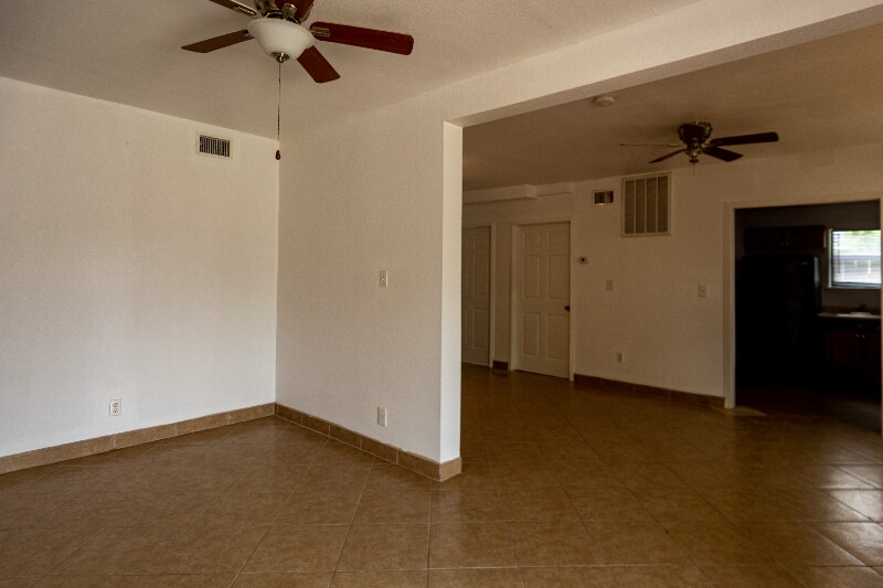 Building Photo - 811 Barrymore Blvd