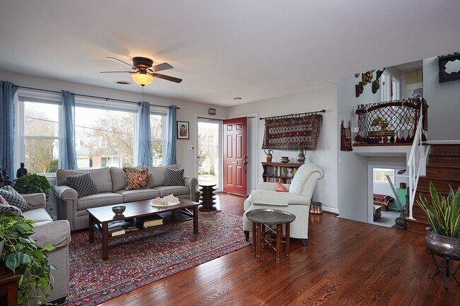 Building Photo - Silver Spring splendor with yard care INCL...