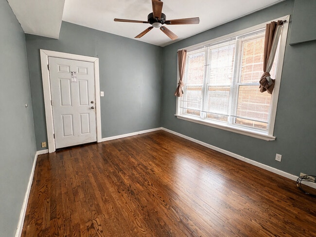 Building Photo - 808 N Sacramento Blvd