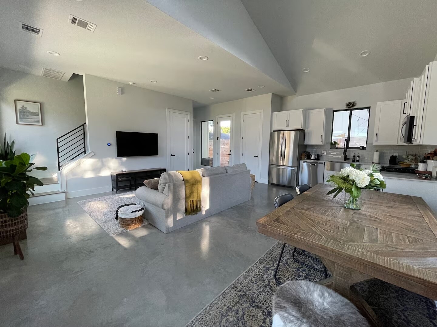 Building Photo - 1804 E 14th St