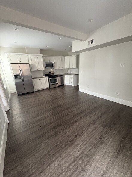 Building Photo - 147 E Cottage St