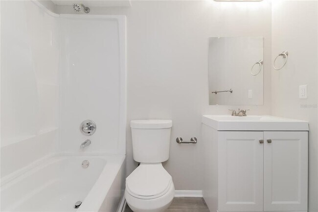 Building Photo - 6621 Voltaire Dr