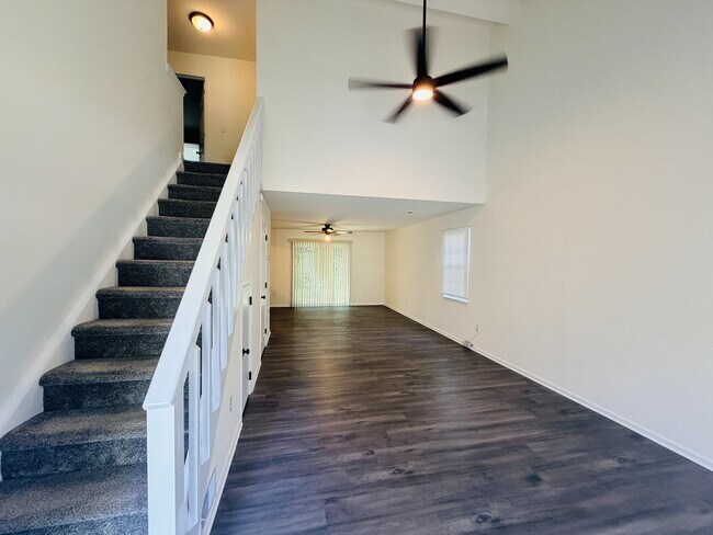 Building Photo - 168 Stoney Dr