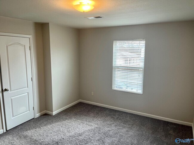 Building Photo - 193 Cloverbrook Dr