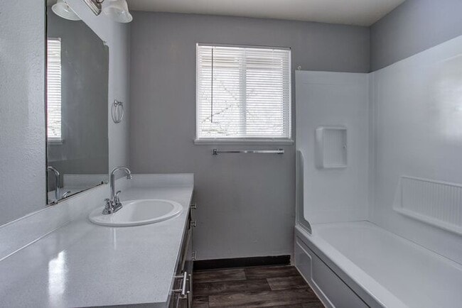 Building Photo - Shenandoah Gardens Apartments 2 bedroom 1....
