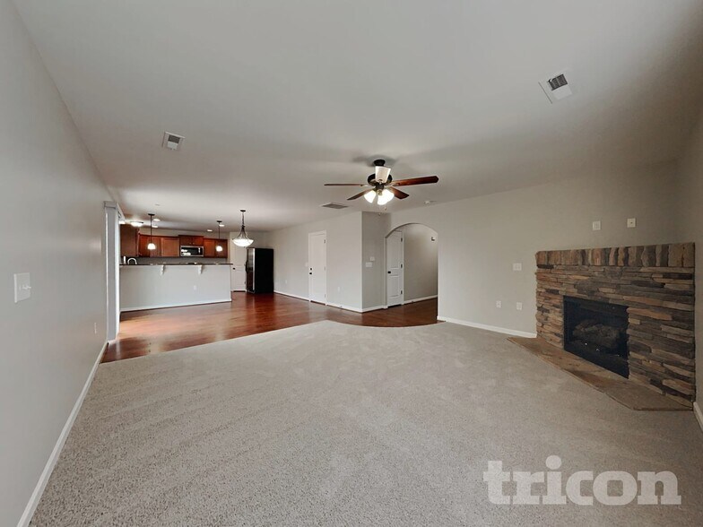 Building Photo - 3901 Creekmoore Dr