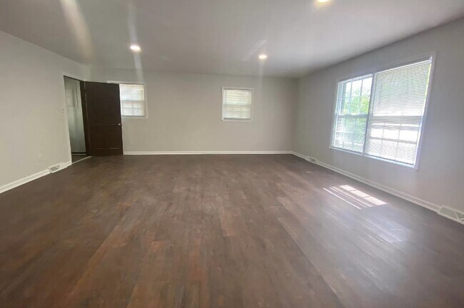 Building Photo - 8033 Navios Dr SE