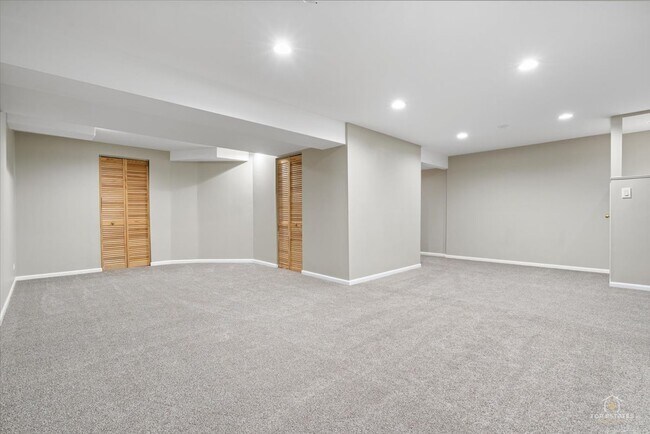 Building Photo - 126 Bay Dr