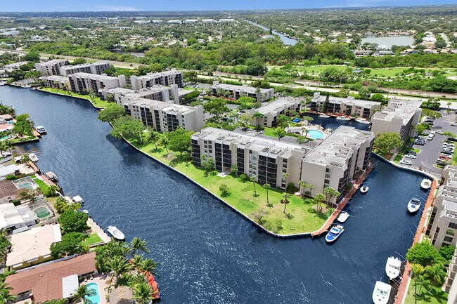 Building Photo - 12 Royal Palm Way