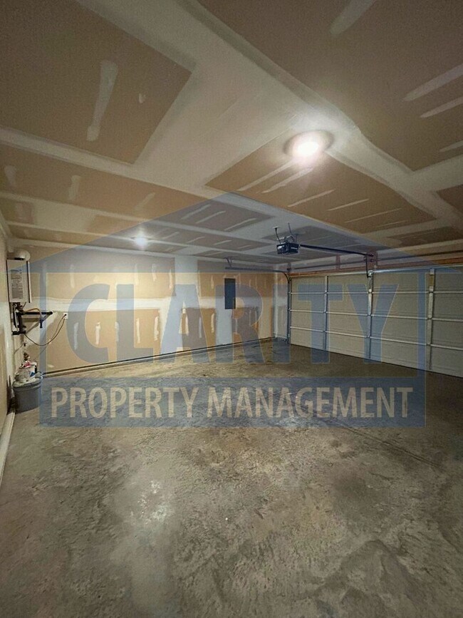 Building Photo - Beautiful 3 bedroom home in North Cleveland neighborhood!