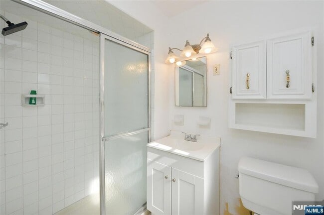 Building Photo - 52 Elizabeth St