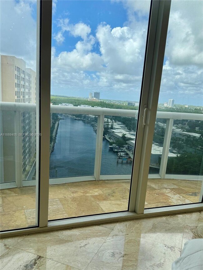 Building Photo - 16001 Collins Ave