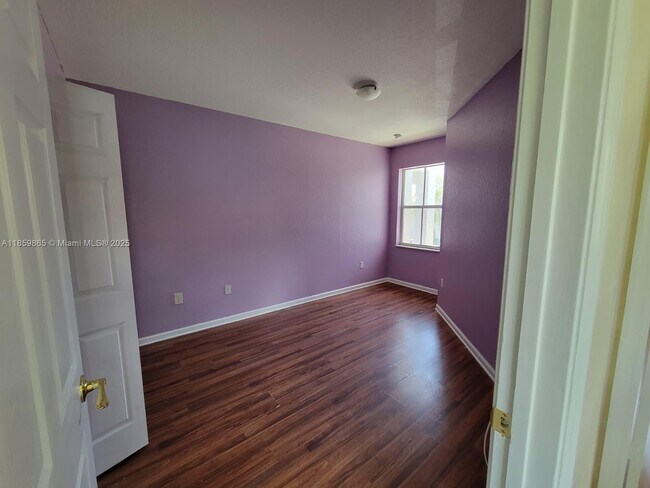 Building Photo - 8223 SW 27th St