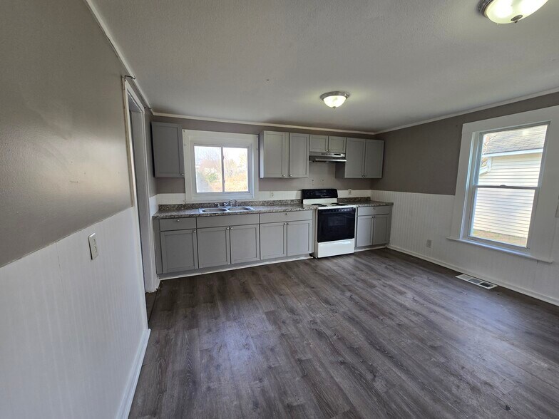 Building Photo - 544 Emerson St