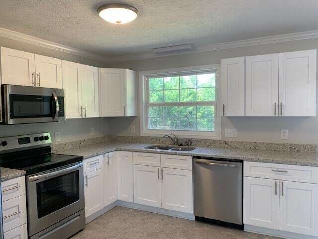 Building Photo - 1420 Central Dr