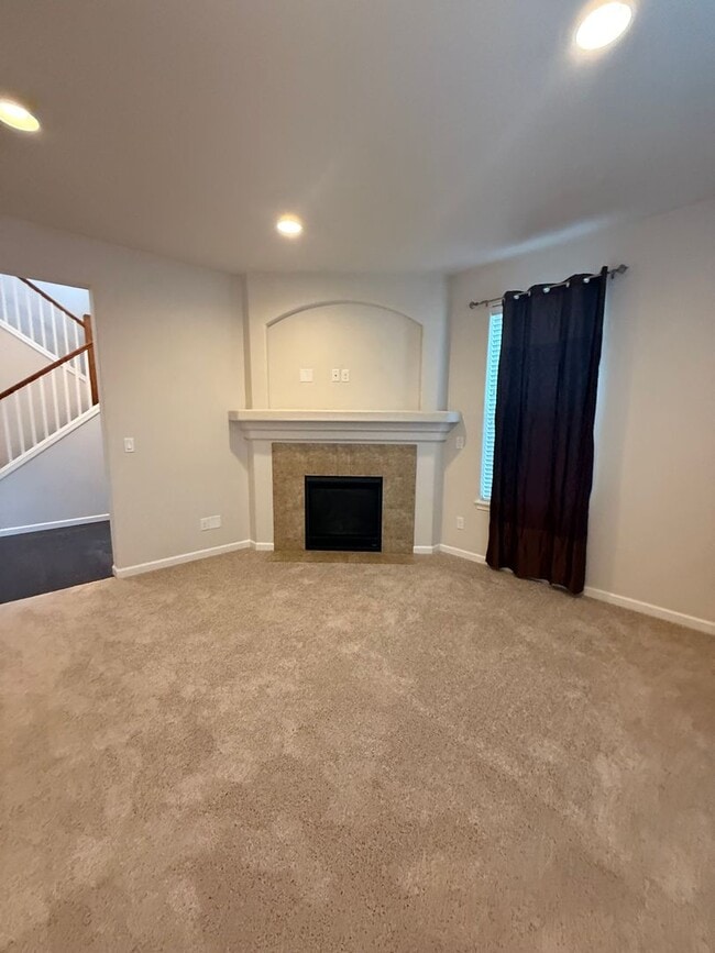 Building Photo - Beautiful Contemporary Home in Hillsboro