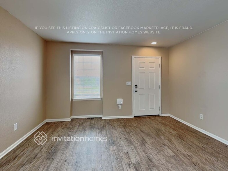 Building Photo - 229 Monares Ln