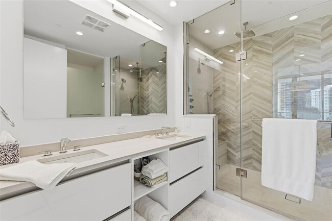 Building Photo - 400 Central Ave