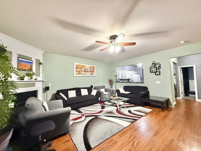 Building Photo - Stunning 3BD, 4BA Morrisville Townhome in an HOA Community with Premier Amenities & Near RDU Airp...