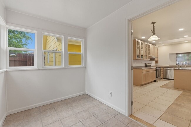 Building Photo - 8111 E Briarwood Blvd