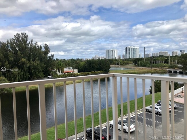 Building Photo - 16465 NE 22nd Ave