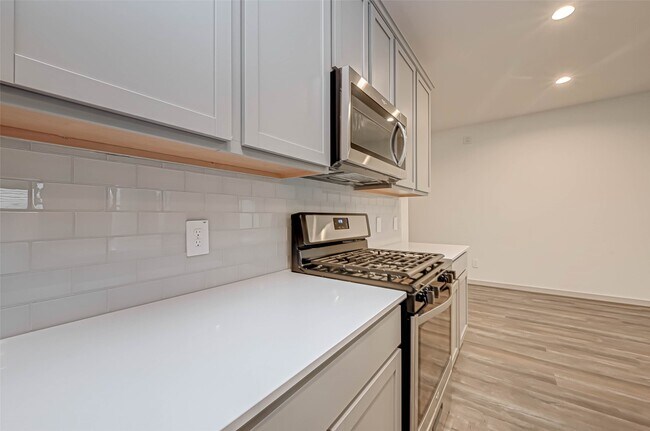 Building Photo - 3418 Lake Landing Ln