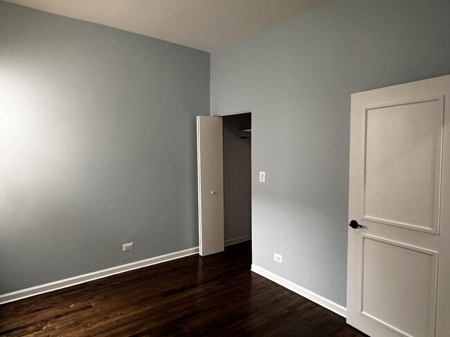 Building Photo - 2 bedroom in Chicago IL 60625