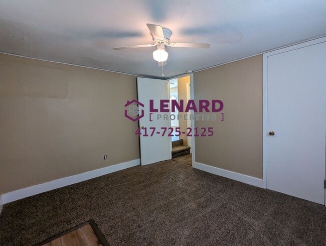 Building Photo - Charming 3 Bedroom House!