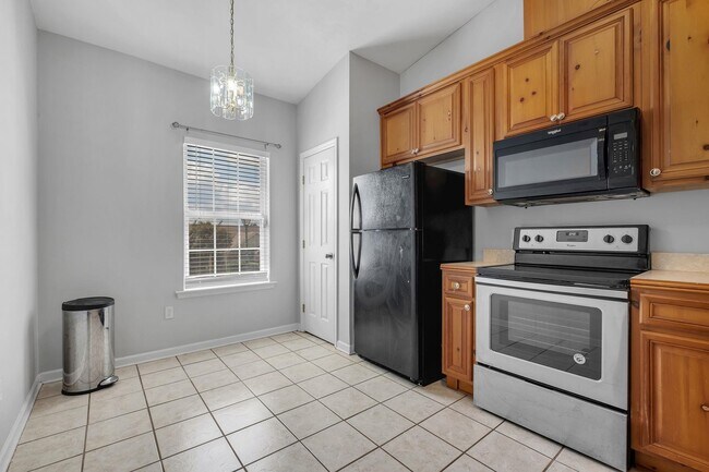 Building Photo - 944 Saddle Creek Run