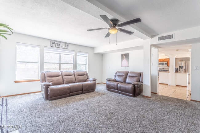 Building Photo - 1328 Morgan Marie St