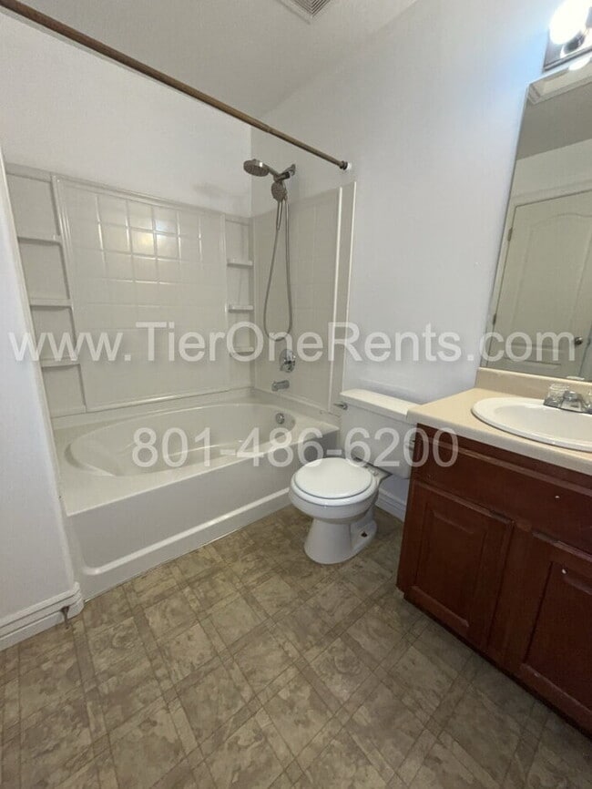Building Photo - NO DEPOSIT option available for qualified ...
