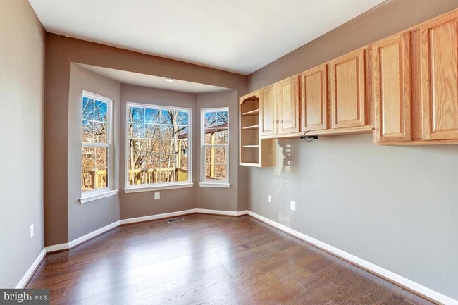 Building Photo - 43258 Meadowood Ct