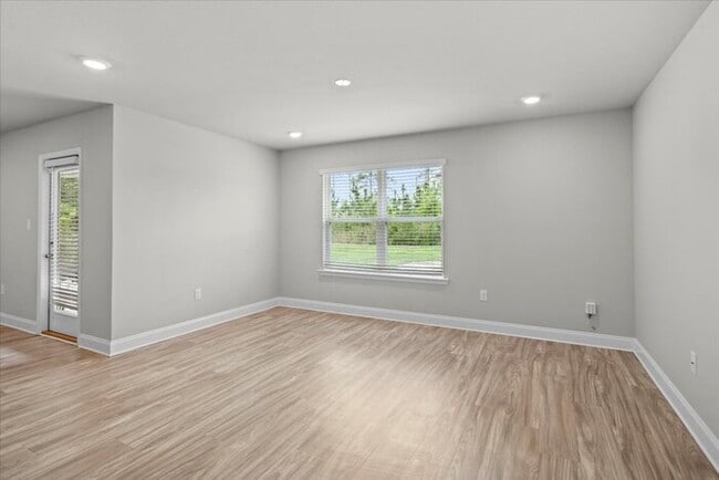 Building Photo - 18401 Elkwood Dr