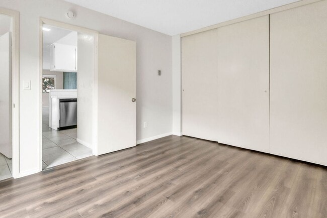 Building Photo - Great Three bedroom in UTC!  Available now!