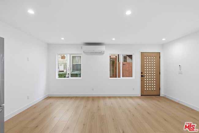 Building Photo - 3431 Edgehill Dr