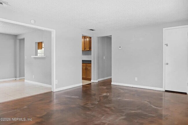 Building Photo - 5829 Ensenada Rd