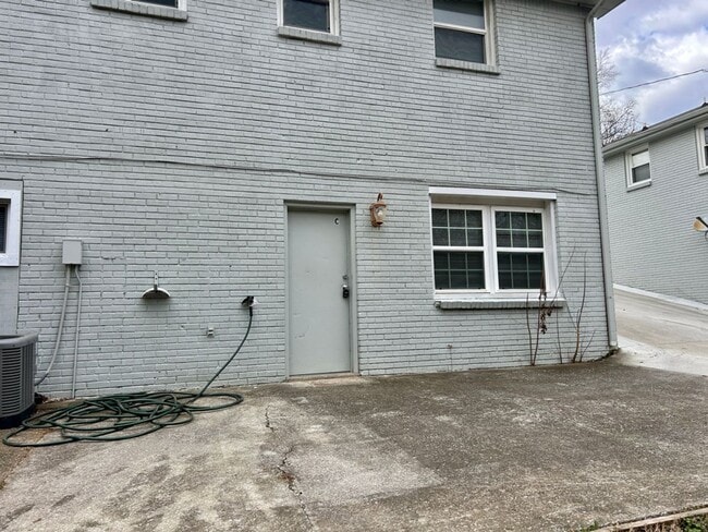 Building Photo - 4762 Trenton Dr