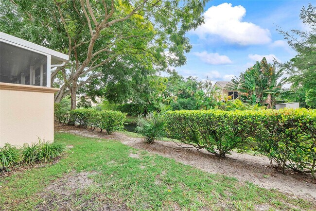 Building Photo - 9664 Royal Palm Blvd