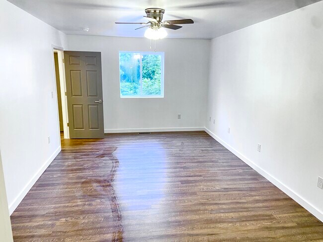 Building Photo - 1872 S Mayo Trl