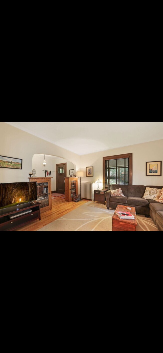 Living Room - 138 Cecil St SE