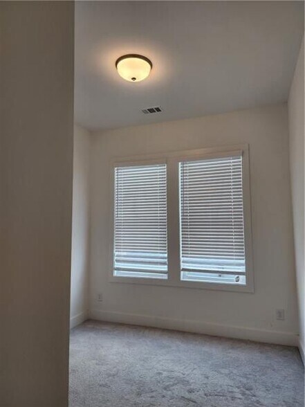 Building Photo - 1241 Westshore Dr