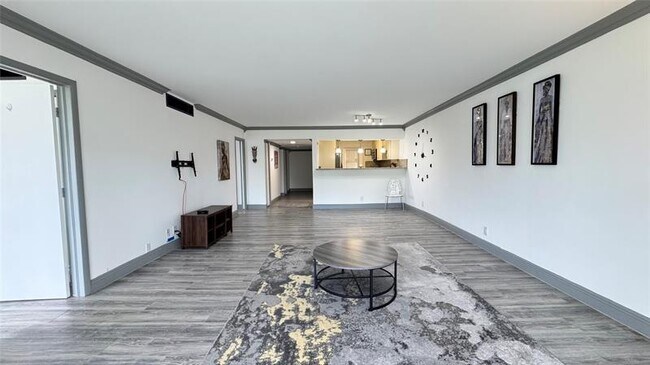 Building Photo - 2650 S Course Dr
