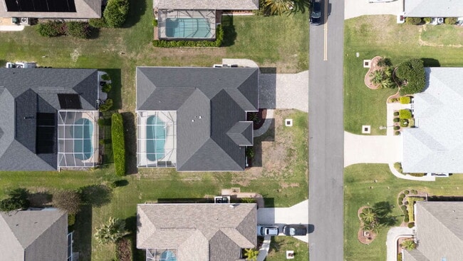 Building Photo - "Spacious 3-Bedroom Pool Home with 2 Baths & 2,075 Sq. Ft. of Comfort in Venice, FL!"